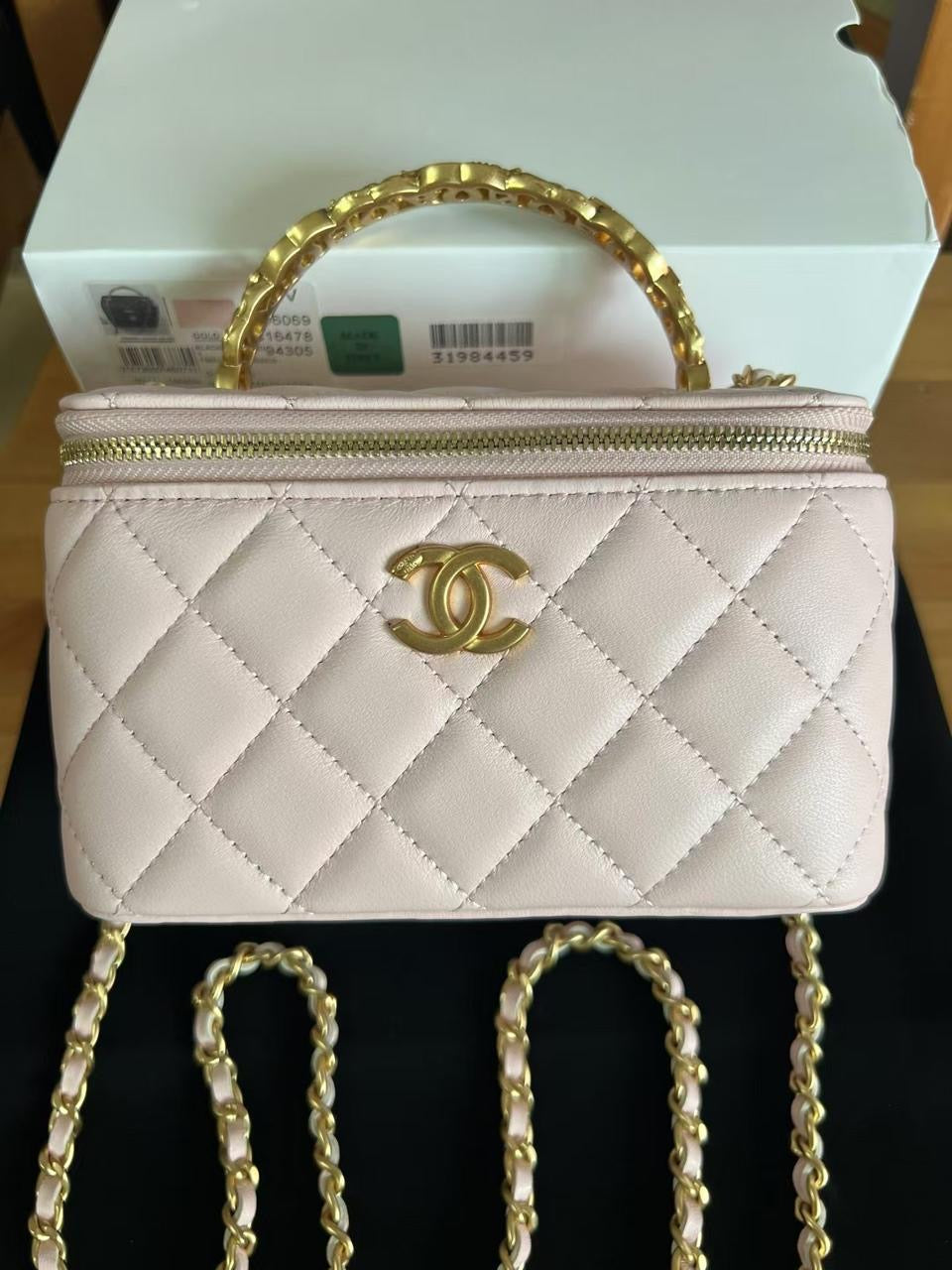 Quilted Bag with Gold Handle – Classic Elegance