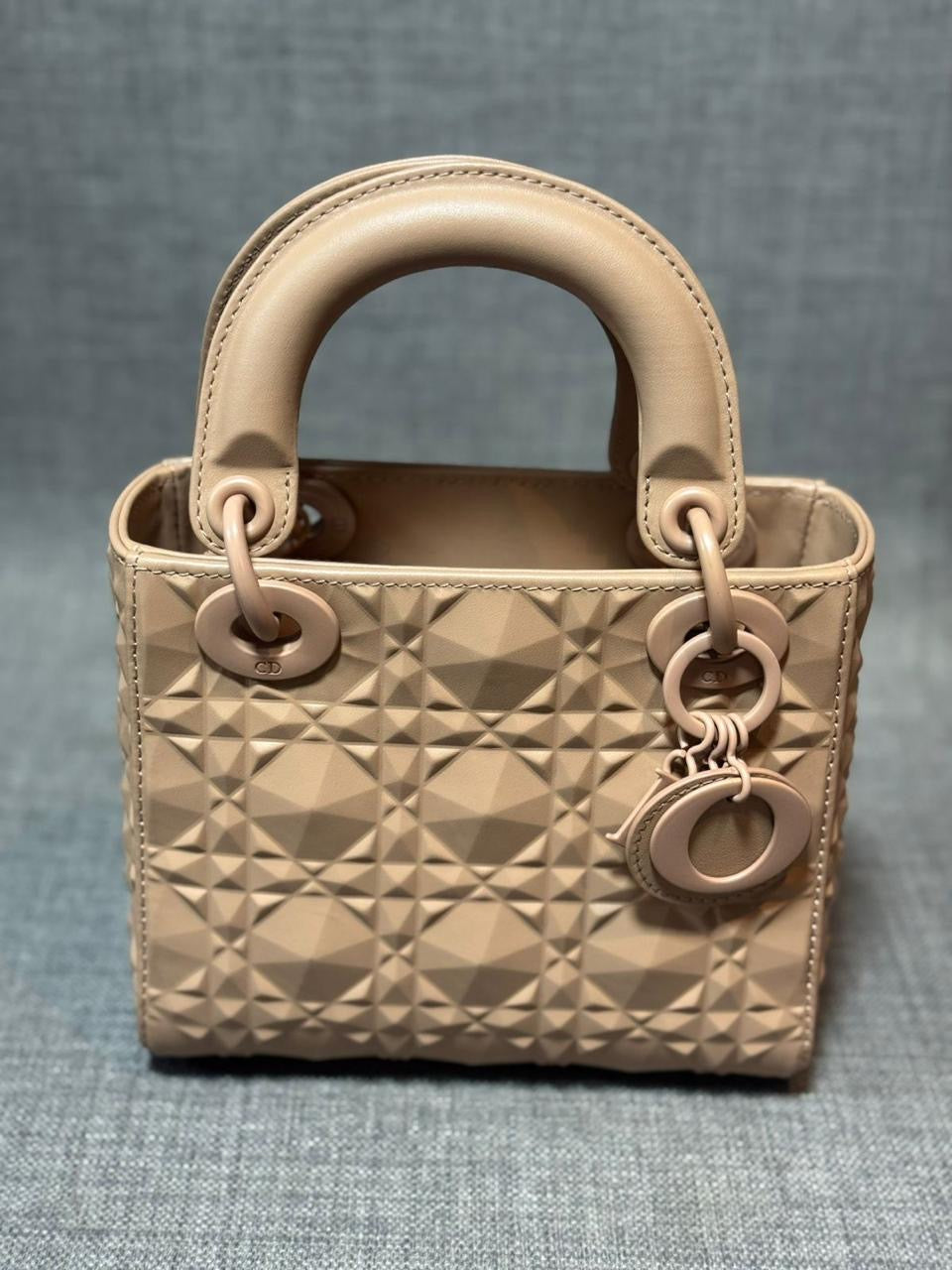 Structured Bag with Geometric Texture – Sophisticated Elegance