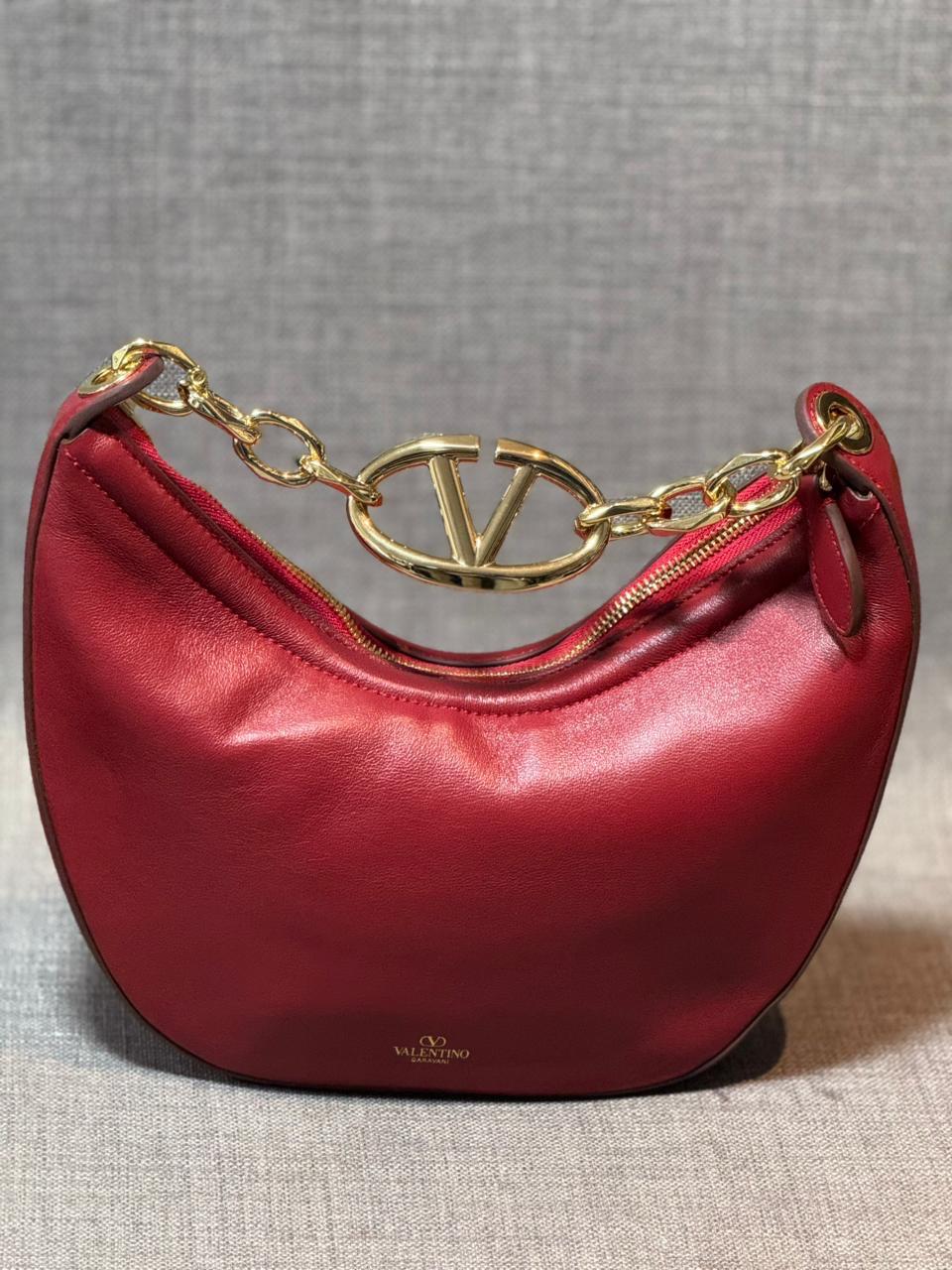 Bag with Gold Chain – Timeless Elegance