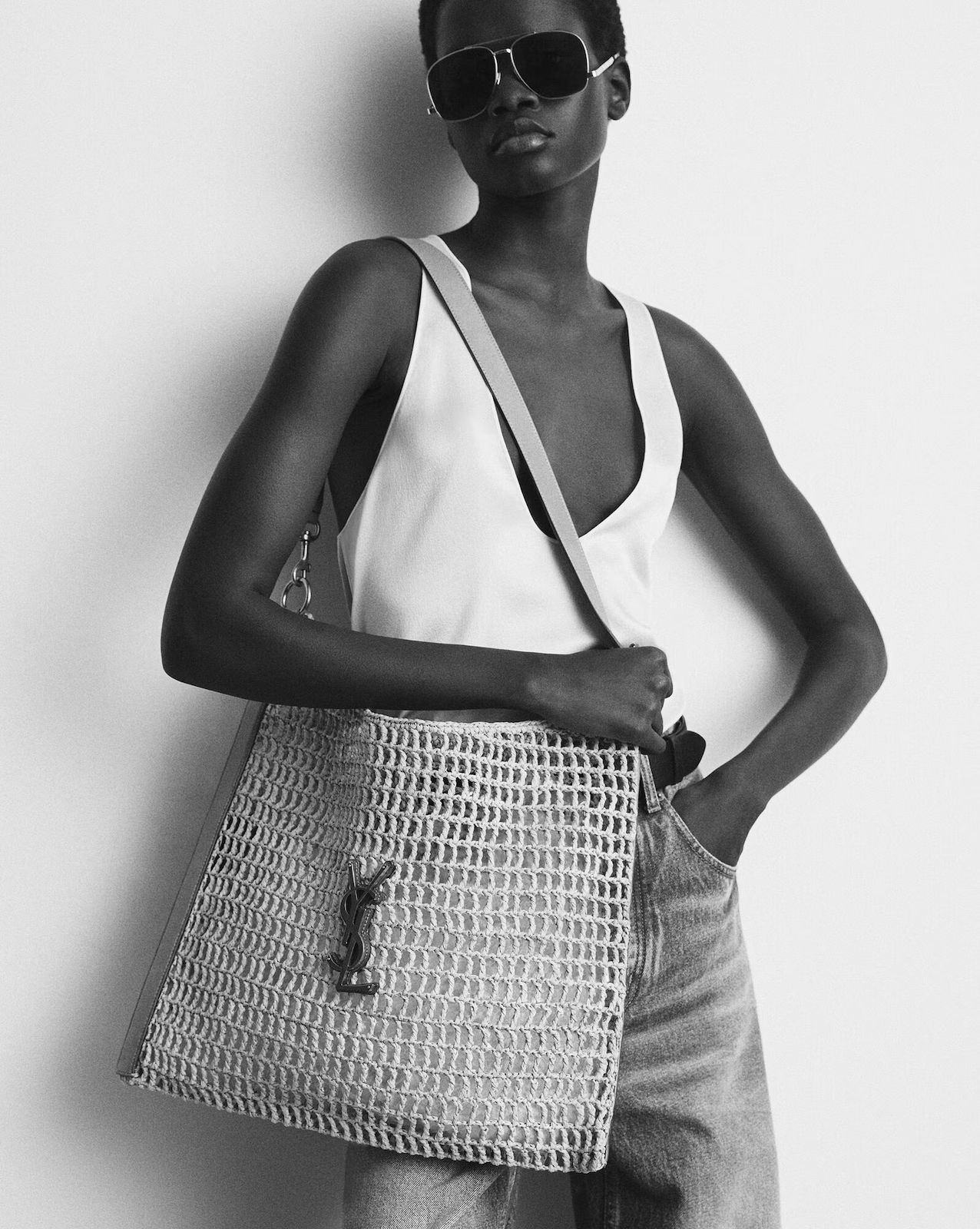 MAXI SHOPPING BAG MADE IN A HAND-EMBROIDERED NATURAL RAFFIA