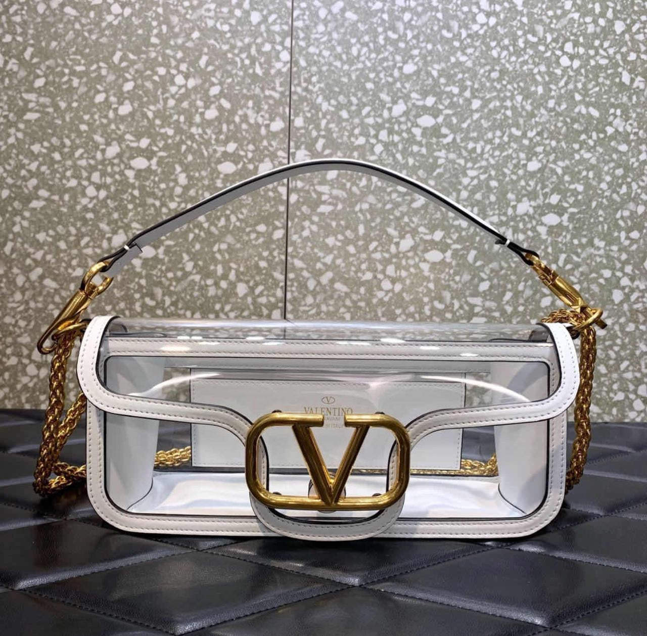 Bag with Gold Chain – Contemporary Elegance