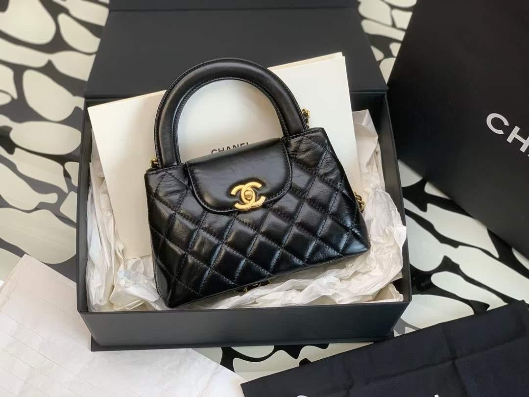 Black Quilted Velvet Bag – Timeless Elegance