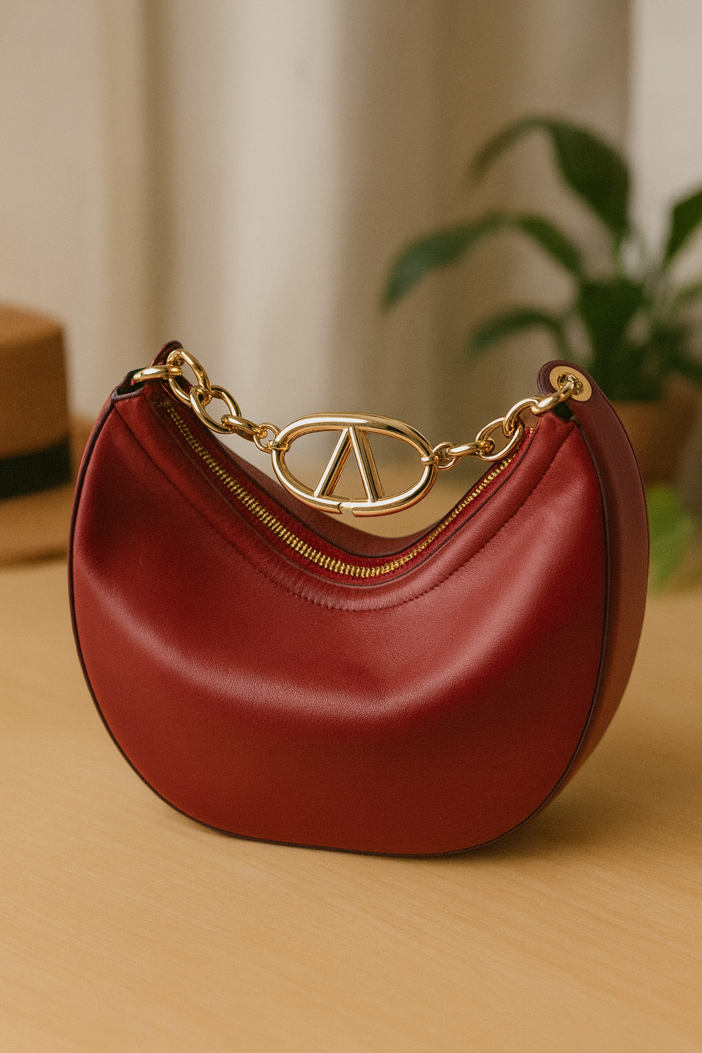 Valentino Garavani VLogo Moon Bag (ou VLogo Hobo / Moon Hobo)