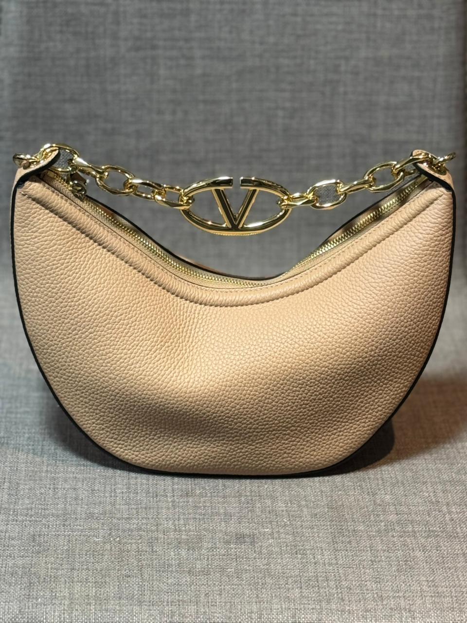 Bag with Gold Chain – Timeless Elegance